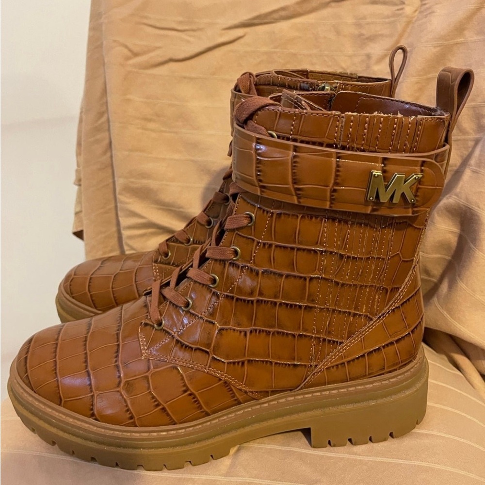 Michael Kors boots size 10 new without tags